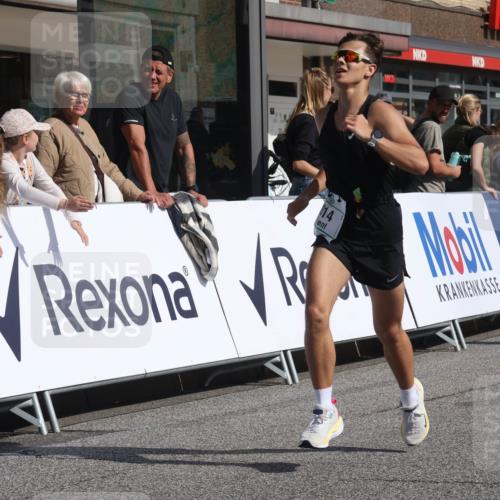 15.09.2024 - PSD Bank Halbmarathon Michael Strokosch http://msf.ph/oto/7064539 15.09.2024 11:54:59 Ziel 1404, 1617, 1682, 1777, 1780, 1803, 1814 meine-sportfotos.de