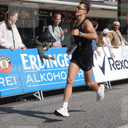 15.09.2024 - PSD Bank Halbmarathon Michael Strokosch http://msf.ph/oto/7064547 15.09.2024 11:55:00 Ziel 1404, 1617, 1682, 1777, 1780, 1803, 1814, 3524 meine-sportfotos.de