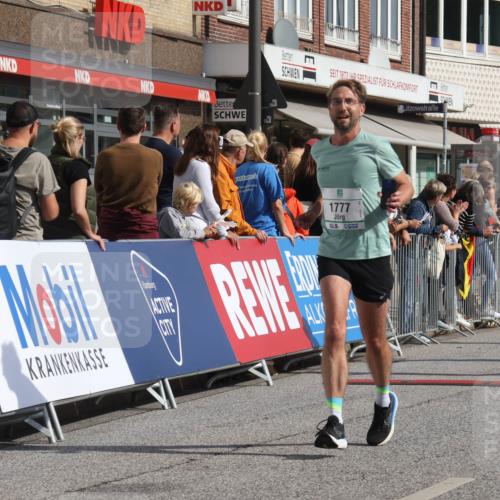 15.09.2024 - PSD Bank Halbmarathon Michael Strokosch http://msf.ph/oto/7064580 15.09.2024 11:55:04 Ziel 1404, 1540, 1617, 1682, 1777, 1780, 1814, 1894, 2671, 3524 meine-sportfotos.de
