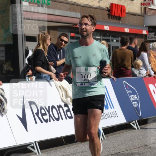 15.09.2024 - PSD Bank Halbmarathon Michael Strokosch http://msf.ph/oto/7064595 15.09.2024 11:55:06 Ziel 1404, 1540, 1617, 1682, 1777, 1780, 1814, 1894, 2671, 3524 meine-sportfotos.de