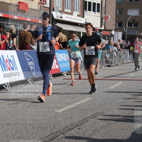 15.09.2024 - PSD Bank Halbmarathon Michael Strokosch http://msf.ph/oto/7064606 15.09.2024 11:55:07 Ziel 1404, 1540, 1617, 1682, 1777, 1780, 1814, 1894, 2671, 3524 meine-sportfotos.de
