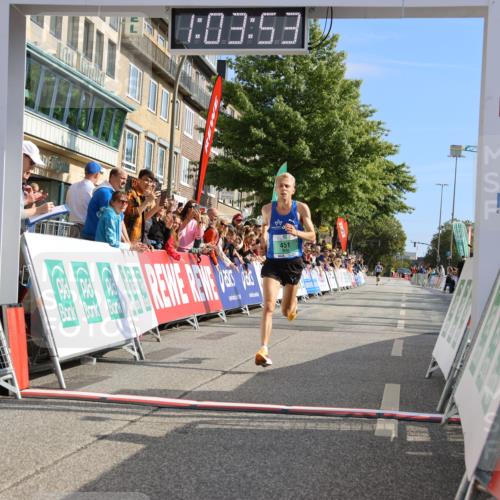 15.09.2024 - PSD Bank Halbmarathon Strokosch-Dieckow http://msf.ph/oto/7064831 15.09.2024 11:04:44 Ziel 451 meine-sportfotos.de