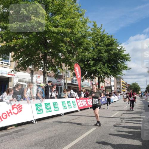 15.09.2024 - PSD Bank Halbmarathon Miley Keyser http://msf.ph/oto/7064896 15.09.2024 12:15:17 Ziel 1964, 2091, 2097, 2118, 2234, 2258, 2522, 3078, 3079, 3080, 3170, 3353, 3375, 3376, 3548 meine-sportfotos.de