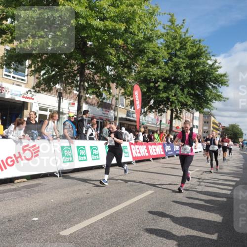 15.09.2024 - PSD Bank Halbmarathon Miley Keyser http://msf.ph/oto/7064938 15.09.2024 12:15:19 Ziel 1964, 2091, 2097, 2118, 2234, 2258, 2522, 3078, 3079, 3080, 3170, 3353, 3375, 3376, 3548 meine-sportfotos.de