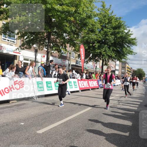 15.09.2024 - PSD Bank Halbmarathon Miley Keyser http://msf.ph/oto/7064942 15.09.2024 12:15:19 Ziel 1964, 2091, 2097, 2118, 2234, 2258, 2522, 3078, 3079, 3080, 3170, 3353, 3375, 3376, 3548 meine-sportfotos.de