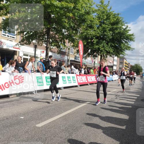 15.09.2024 - PSD Bank Halbmarathon Miley Keyser http://msf.ph/oto/7064947 15.09.2024 12:15:19 Ziel 1964, 2091, 2097, 2118, 2234, 2258, 2522, 3078, 3079, 3080, 3170, 3353, 3375, 3376, 3548 meine-sportfotos.de