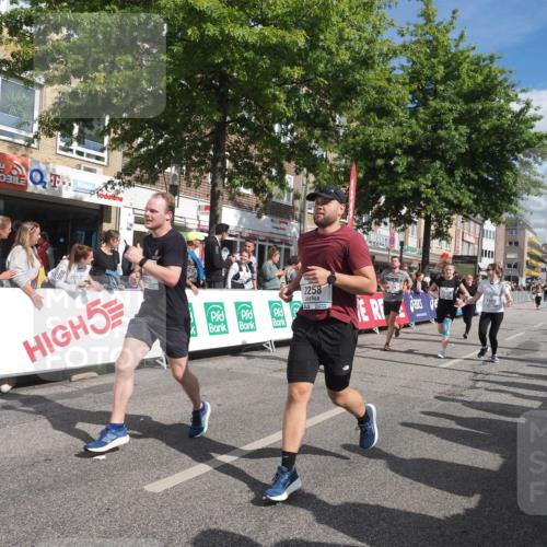 15.09.2024 - PSD Bank Halbmarathon Miley Keyser http://msf.ph/oto/7065026 15.09.2024 12:15:23 Ziel 1964, 2091, 2097, 2118, 2234, 2258, 2522, 3078, 3079, 3080, 3170, 3353, 3375, 3376, 3548 meine-sportfotos.de