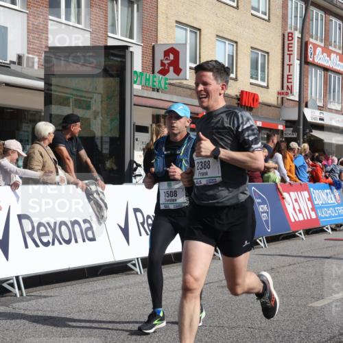 15.09.2024 - PSD Bank Halbmarathon Michael Strokosch http://msf.ph/oto/7065242 15.09.2024 11:56:51 Ziel 787, 977, 980, 1144, 1325, 1508, 1584, 1753, 2021, 2054, 2292, 2333, 2388, 2780, 2879 meine-sportfotos.de
