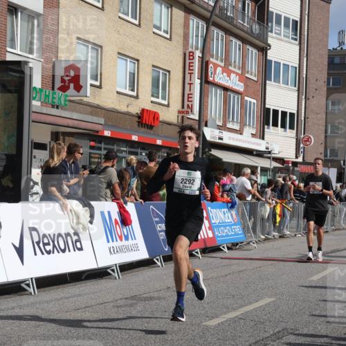 15.09.2024 - PSD Bank Halbmarathon Michael Strokosch http://msf.ph/oto/7065250 15.09.2024 11:56:52 Ziel 977, 980, 1144, 1325, 1508, 1584, 1753, 2021, 2054, 2292, 2333, 2388, 2780, 2879 meine-sportfotos.de
