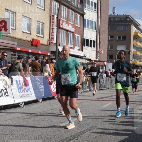 15.09.2024 - PSD Bank Halbmarathon Michael Strokosch http://msf.ph/oto/7065262 15.09.2024 11:56:55 Ziel 977, 980, 1144, 1325, 1451, 1508, 1526, 1584, 1753, 1935, 2021, 2054, 2080, 2292, 2333, 2388, 2780, 2922 meine-sportfotos.de