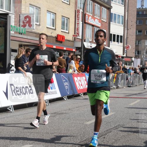 15.09.2024 - PSD Bank Halbmarathon Michael Strokosch http://msf.ph/oto/7065274 15.09.2024 11:56:56 Ziel 977, 980, 1144, 1325, 1451, 1508, 1526, 1584, 1753, 1935, 2021, 2054, 2080, 2292, 2333, 2388, 2922 meine-sportfotos.de