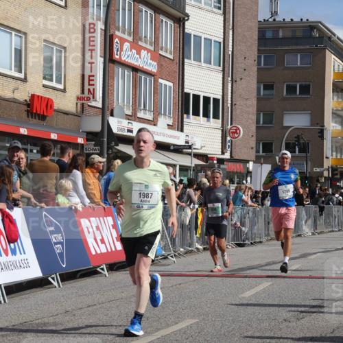 15.09.2024 - PSD Bank Halbmarathon Michael Strokosch http://msf.ph/oto/7065546 15.09.2024 11:57:38 Ziel 806, 978, 1281, 1289, 1302, 1647, 1827, 1920, 1987, 2905, 2929 meine-sportfotos.de