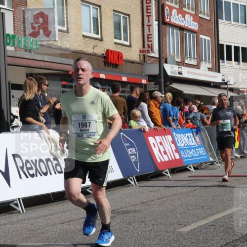 15.09.2024 - PSD Bank Halbmarathon Michael Strokosch http://msf.ph/oto/7065552 15.09.2024 11:57:39 Ziel 806, 978, 1281, 1289, 1302, 1647, 1827, 1920, 1987, 2572, 2905, 2929 meine-sportfotos.de