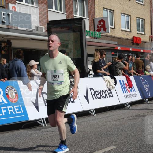 15.09.2024 - PSD Bank Halbmarathon Michael Strokosch http://msf.ph/oto/7065561 15.09.2024 11:57:39 Ziel 806, 978, 1281, 1289, 1302, 1647, 1827, 1920, 1987, 2572, 2905, 2929 meine-sportfotos.de