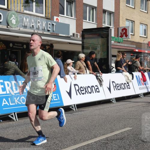 15.09.2024 - PSD Bank Halbmarathon Michael Strokosch http://msf.ph/oto/7065563 15.09.2024 11:57:40 Ziel 806, 978, 1281, 1289, 1302, 1647, 1827, 1920, 1987, 2572, 2905, 2929 meine-sportfotos.de