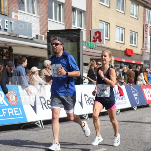 15.09.2024 - PSD Bank Halbmarathon Michael Strokosch http://msf.ph/oto/7065664 15.09.2024 11:57:54 Ziel 975, 1302, 1530, 1708, 1900, 2512, 2542, 2564, 2572, 2664, 2751, 3525 meine-sportfotos.de