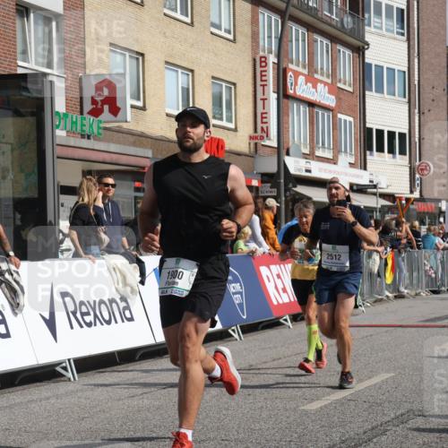 15.09.2024 - PSD Bank Halbmarathon Michael Strokosch http://msf.ph/oto/7065687 15.09.2024 11:57:58 Ziel 975, 1417, 1449, 1530, 1539, 1708, 1900, 2512, 2542, 2564, 2572, 2664, 2751, 2763, 2873, 3138, 3525 meine-sportfotos.de