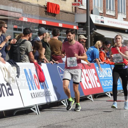 15.09.2024 - PSD Bank Halbmarathon Michael Strokosch http://msf.ph/oto/7065772 15.09.2024 11:58:10 Ziel 975, 1417, 1449, 1539, 1565, 1642, 1842, 2205, 2497, 2763, 2873, 2883, 3138, 3552 meine-sportfotos.de