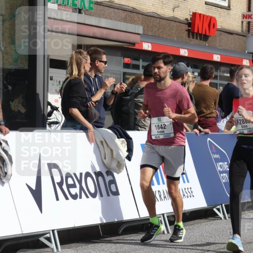 15.09.2024 - PSD Bank Halbmarathon Michael Strokosch http://msf.ph/oto/7065779 15.09.2024 11:58:11 Ziel 1417, 1449, 1539, 1565, 1642, 1842, 2205, 2497, 2763, 2873, 2883, 3138, 3552 meine-sportfotos.de