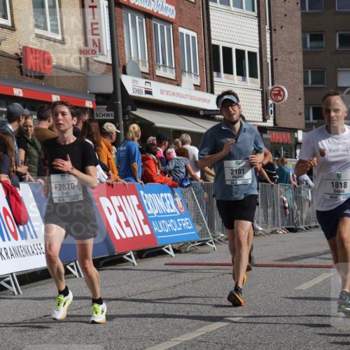 15.09.2024 - PSD Bank Halbmarathon Michael Strokosch http://msf.ph/oto/7065872 15.09.2024 11:58:24 Ziel 1303, 1642, 1818, 1849, 1947, 2101, 2205, 2249, 2497, 2773, 2823, 2870, 2883, 3552 meine-sportfotos.de