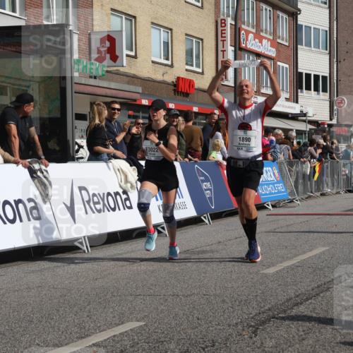 15.09.2024 - PSD Bank Halbmarathon Michael Strokosch http://msf.ph/oto/7066026 15.09.2024 11:58:49 Ziel 1283, 1329, 1711, 1822, 1870, 1890, 1919, 1955, 1992, 2038, 2230, 2297, 2721, 2756, 2760, 2956, 3022, 3051, 3528, 3551 meine-sportfotos.de