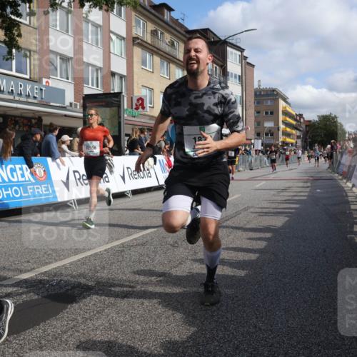 15.09.2024 - PSD Bank Halbmarathon Michael Strokosch http://msf.ph/oto/7066084 15.09.2024 11:58:57 Ziel 1329, 1862, 1870, 1890, 1955, 2230, 2297, 2721, 2756, 2776, 2956, 3022, 3051, 3528, 3551 meine-sportfotos.de