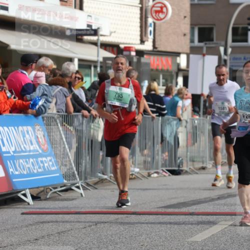 15.09.2024 - PSD Bank Halbmarathon Michael Strokosch http://msf.ph/oto/7066136 15.09.2024 11:59:04 Ziel 795, 1329, 1585, 1862, 1870, 2061, 2230, 2278, 2545, 2721, 2756, 2776, 2897, 2956 meine-sportfotos.de