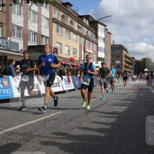 15.09.2024 - PSD Bank Halbmarathon Michael Strokosch http://msf.ph/oto/7066303 15.09.2024 11:59:30 Ziel 1139, 1455, 1554, 1665, 1738, 1902, 2004, 2046, 2142, 2783, 2789, 2817, 2876, 2950 meine-sportfotos.de