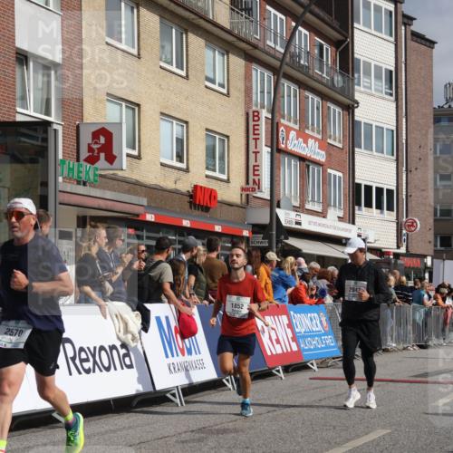 15.09.2024 - PSD Bank Halbmarathon Michael Strokosch http://msf.ph/oto/7066678 15.09.2024 12:00:23 Ziel 1258, 1338, 1546, 1547, 1593, 1848, 1852, 1952, 1960, 2047, 2357, 2560, 2570, 2778, 3445 meine-sportfotos.de