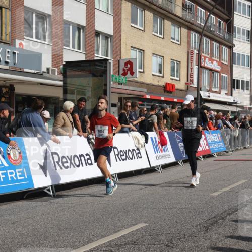 15.09.2024 - PSD Bank Halbmarathon Michael Strokosch http://msf.ph/oto/7066686 15.09.2024 12:00:24 Ziel 1338, 1546, 1547, 1593, 1848, 1852, 1952, 1960, 2047, 2357, 2560, 2570, 2778, 3445 meine-sportfotos.de
