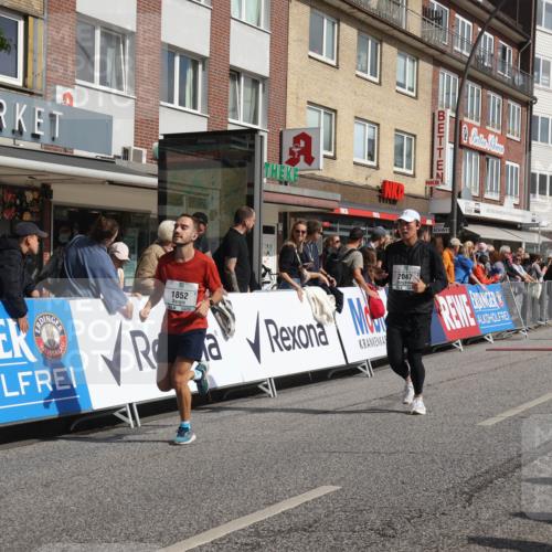 15.09.2024 - PSD Bank Halbmarathon Michael Strokosch http://msf.ph/oto/7066688 15.09.2024 12:00:24 Ziel 1338, 1546, 1547, 1593, 1848, 1852, 1952, 1960, 2047, 2357, 2560, 2570, 2778, 3445 meine-sportfotos.de