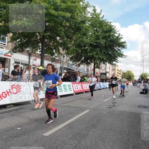 15.09.2024 - PSD Bank Halbmarathon Miley Keyser http://msf.ph/oto/7066948 15.09.2024 12:18:06 Ziel 789, 1959, 2169, 2298, 2762, 2916, 2971, 2991, 3070, 3074, 3084, 3137, 3208, 3382, 3498 meine-sportfotos.de