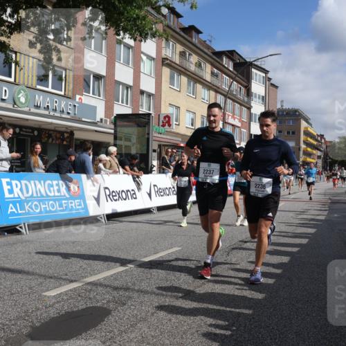 15.09.2024 - PSD Bank Halbmarathon Michael Strokosch http://msf.ph/oto/7066977 15.09.2024 12:01:08 Ziel 1631, 1732, 1755, 1899, 1969, 1971, 2236, 2237, 2682, 2710, 2772, 2805, 2824, 2843, 2952, 2953, 2964, 3023, 3176, 3190 meine-sportfotos.de