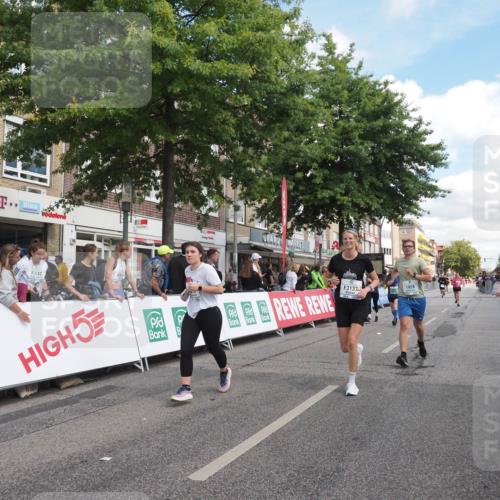 15.09.2024 - PSD Bank Halbmarathon Miley Keyser http://msf.ph/oto/7066978 15.09.2024 12:18:07 Ziel 789, 1959, 2169, 2298, 2762, 2916, 2971, 2991, 3070, 3074, 3084, 3137, 3208, 3382, 3498 meine-sportfotos.de