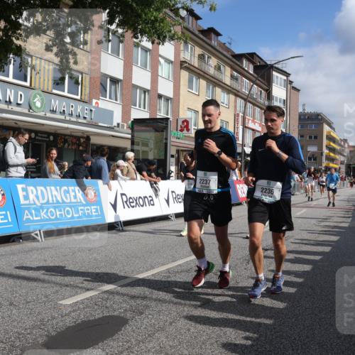 15.09.2024 - PSD Bank Halbmarathon Michael Strokosch http://msf.ph/oto/7066979 15.09.2024 12:01:09 Ziel 1631, 1732, 1755, 1899, 1969, 1971, 2236, 2237, 2682, 2710, 2805, 2824, 2843, 2952, 2953, 2964, 3176, 3190 meine-sportfotos.de