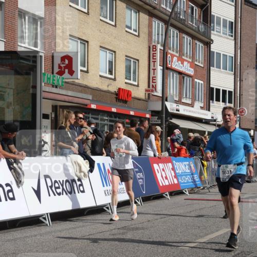 15.09.2024 - PSD Bank Halbmarathon Michael Strokosch http://msf.ph/oto/7066997 15.09.2024 12:01:12 Ziel 1631, 1695, 1732, 1755, 1971, 2236, 2237, 2682, 2710, 2805, 2824, 2843, 2952, 2964, 3176, 3190 meine-sportfotos.de