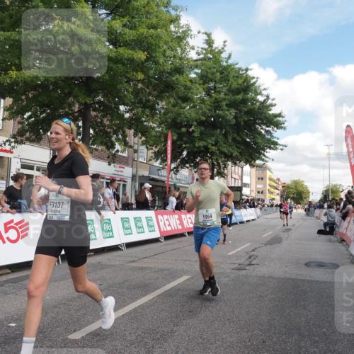 15.09.2024 - PSD Bank Halbmarathon Miley Keyser http://msf.ph/oto/7067005 15.09.2024 12:18:08 Ziel 789, 1959, 2169, 2298, 2762, 2916, 2971, 2991, 3070, 3074, 3084, 3137, 3208, 3382, 3498 meine-sportfotos.de