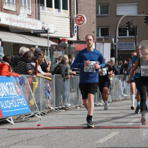 15.09.2024 - PSD Bank Halbmarathon Michael Strokosch http://msf.ph/oto/7067239 15.09.2024 12:01:50 Ziel 1427, 1529, 1663, 1879, 2012, 2736, 2740, 2792, 2882, 2896, 2909, 2927, 2990, 2992, 3484 meine-sportfotos.de