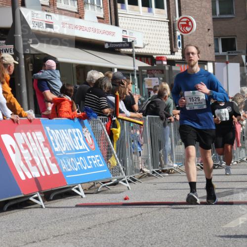 15.09.2024 - PSD Bank Halbmarathon Michael Strokosch http://msf.ph/oto/7067241 15.09.2024 12:01:50 Ziel 1427, 1529, 1663, 1879, 2012, 2736, 2740, 2792, 2882, 2896, 2909, 2927, 2990, 2992, 3484 meine-sportfotos.de