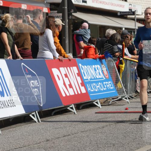 15.09.2024 - PSD Bank Halbmarathon Michael Strokosch http://msf.ph/oto/7067245 15.09.2024 12:01:51 Ziel 1427, 1529, 1663, 1879, 2012, 2736, 2740, 2792, 2882, 2896, 2909, 2927, 2990, 2992, 3484 meine-sportfotos.de