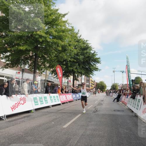 15.09.2024 - PSD Bank Halbmarathon Miley Keyser http://msf.ph/oto/7067268 15.09.2024 11:18:10 Ziel 418, 582, 583, 1006, 1073, 1077, 2614 meine-sportfotos.de