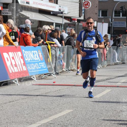 15.09.2024 - PSD Bank Halbmarathon Michael Strokosch http://msf.ph/oto/7067440 15.09.2024 12:02:20 Ziel 1310, 1906, 1963, 2026, 2069, 2180, 2200, 2245, 2754, 2800, 3172, 3522 meine-sportfotos.de