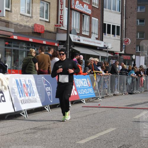 15.09.2024 - PSD Bank Halbmarathon Michael Strokosch http://msf.ph/oto/7067769 15.09.2024 12:03:14 Ziel 1740, 1944, 2037, 2062, 2417, 2548, 2759, 3011 meine-sportfotos.de