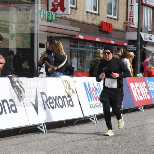 15.09.2024 - PSD Bank Halbmarathon Michael Strokosch http://msf.ph/oto/7067778 15.09.2024 12:03:15 Ziel 1740, 1944, 2037, 2062, 2417, 2548, 2759, 3056 meine-sportfotos.de
