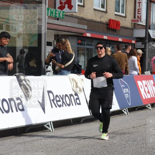 15.09.2024 - PSD Bank Halbmarathon Michael Strokosch http://msf.ph/oto/7067783 15.09.2024 12:03:15 Ziel 1740, 1944, 2037, 2062, 2417, 2548, 2759, 3056 meine-sportfotos.de