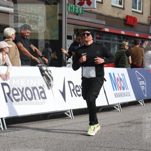 15.09.2024 - PSD Bank Halbmarathon Michael Strokosch http://msf.ph/oto/7067789 15.09.2024 12:03:16 Ziel 1740, 1944, 2037, 2062, 2417, 2548, 2759, 3056 meine-sportfotos.de