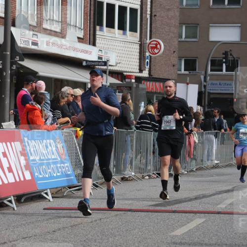 15.09.2024 - PSD Bank Halbmarathon Michael Strokosch http://msf.ph/oto/7067797 15.09.2024 12:03:18 Ziel 1740, 1944, 2062, 2417, 2548, 2759, 3056 meine-sportfotos.de