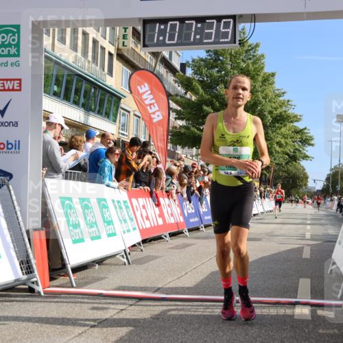 15.09.2024 - PSD Bank Halbmarathon Strokosch-Dieckow http://msf.ph/oto/7067801 15.09.2024 11:08:30 Ziel 403, 474, 475, 479, 491, 493 meine-sportfotos.de
