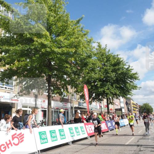 15.09.2024 - PSD Bank Halbmarathon Miley Keyser http://msf.ph/oto/7067841 15.09.2024 12:19:03 Ziel 1728, 1729, 2149, 2412, 2821, 3094, 3106, 3258, 3419, 3446, 3447, 3500, 3561 meine-sportfotos.de