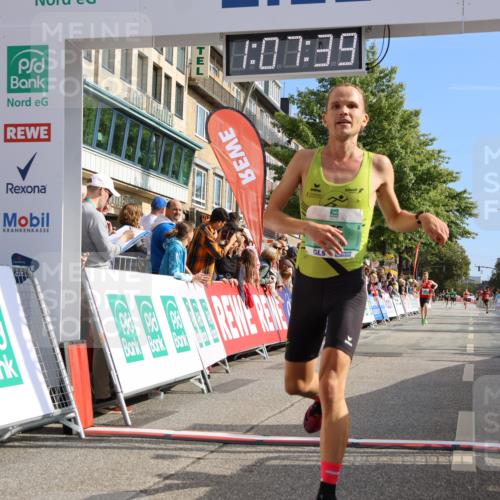 15.09.2024 - PSD Bank Halbmarathon Strokosch-Dieckow http://msf.ph/oto/7067850 15.09.2024 11:08:30 Ziel 403, 474, 475, 479, 491, 493 meine-sportfotos.de